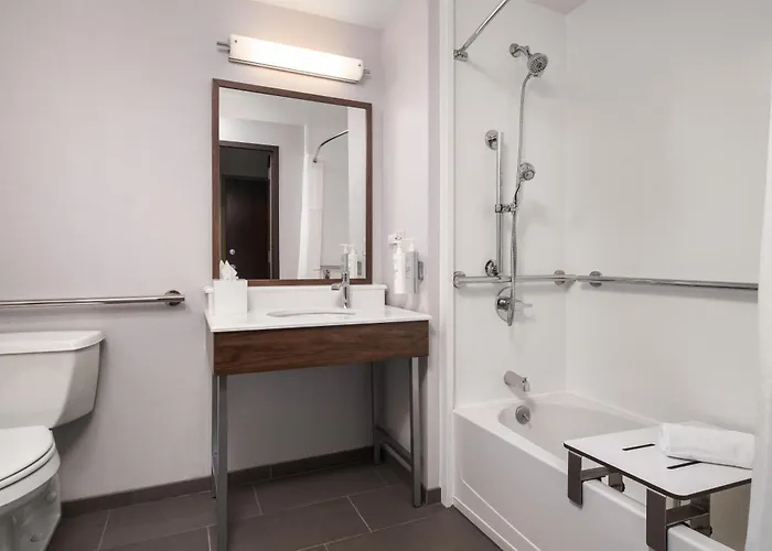 Hampton Majestic Theatre District Hotel 3*