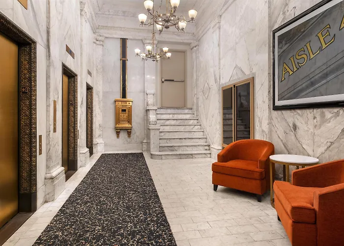 Hampton Majestic Theatre District Hotel 3*