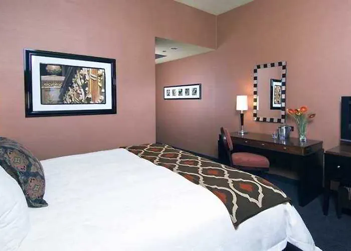Hampton Majestic Theatre District 3*